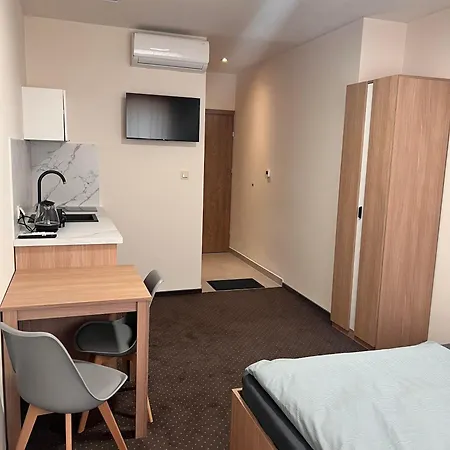 Aura Na Wynajem Hostel *